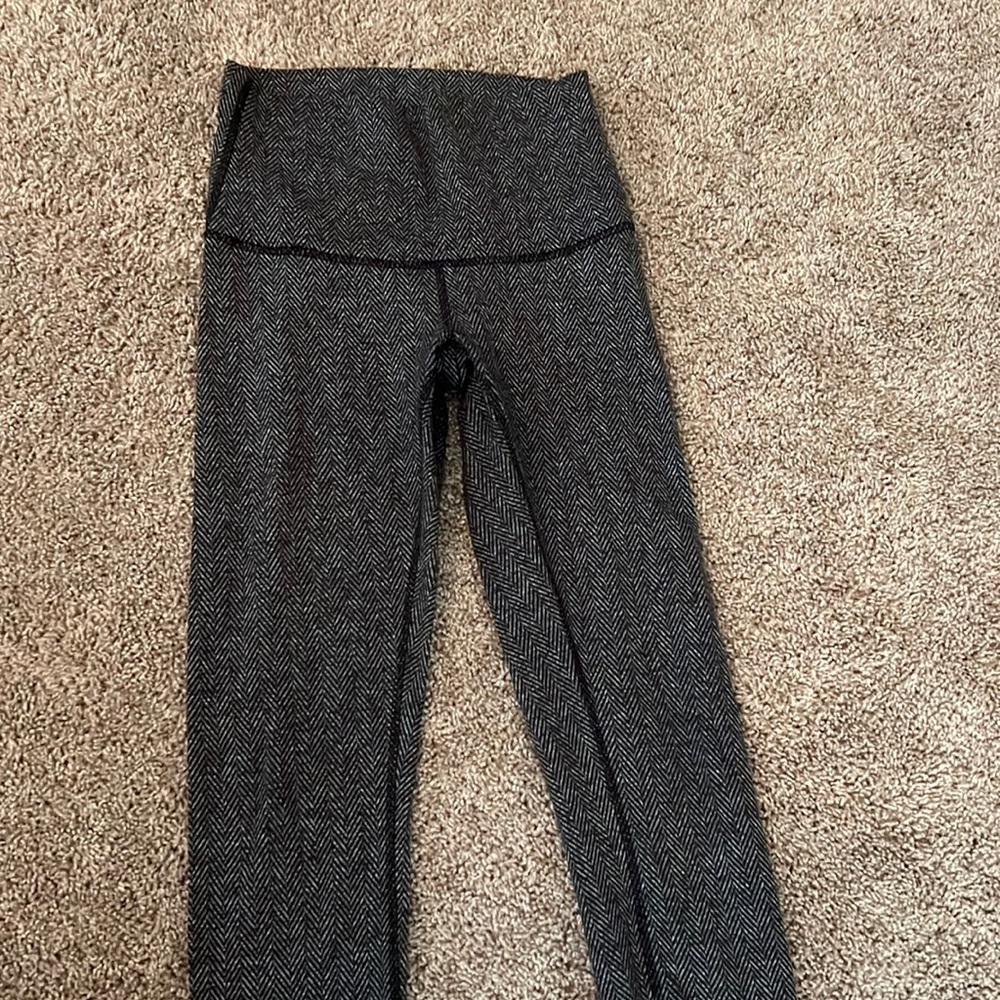 Black and grey lululemon leggings